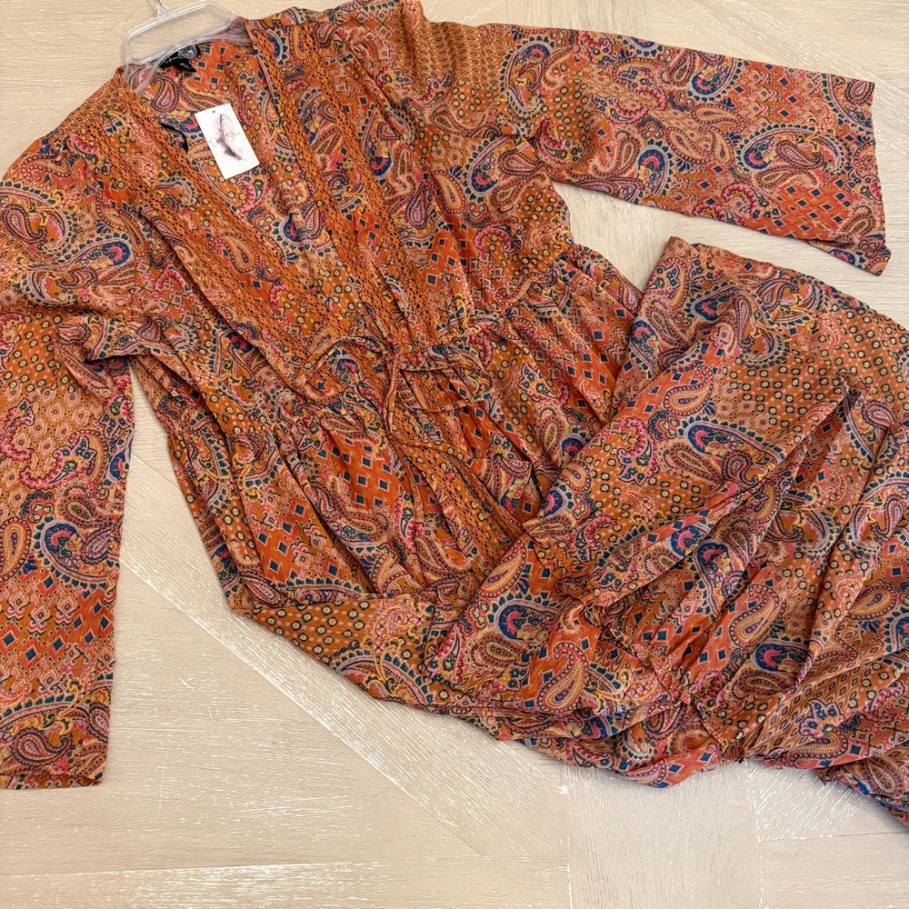 Jessica Simpson Sheer Paisley Maxi Dress in Rust and Blue - Picture 7 of 8